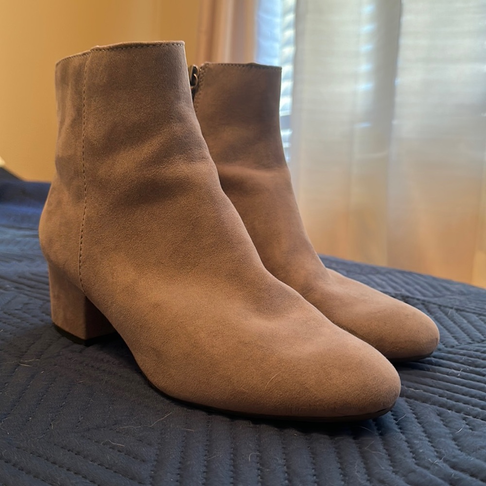 Attention gray velvet mini heel boots